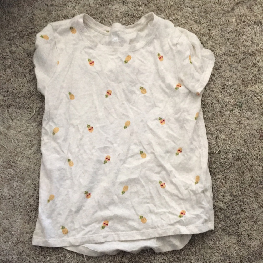 Girl’s pineapple shirt